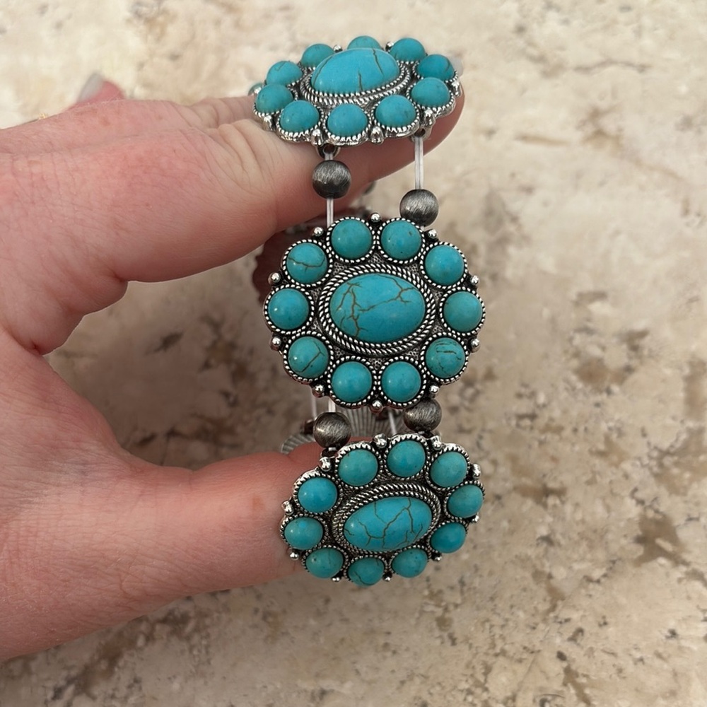NWOT Turquoise and Silver Bracelet - Picture 4 of 4